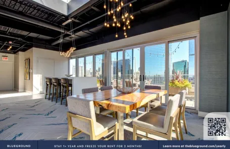 2 Bedroom West Loop Apartment