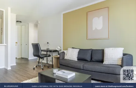 1 Bedroom Lakeview Apartment