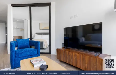 1 Bedroom Lincoln Park Apartment