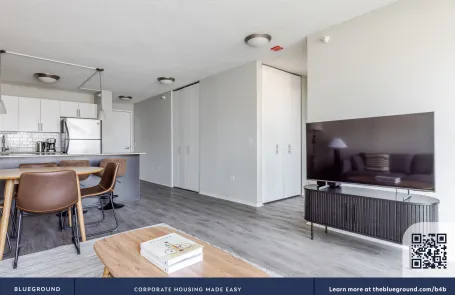 2 Bedroom West Loop Apartment