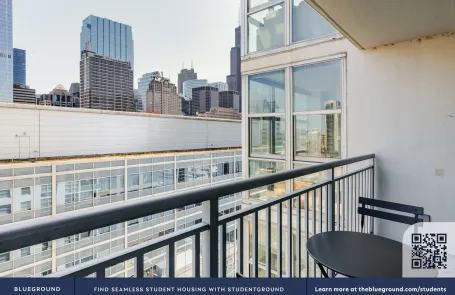2 Bedroom West Loop Apartment