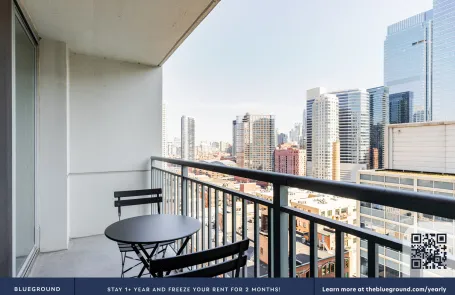 2 Bedroom West Loop Apartment