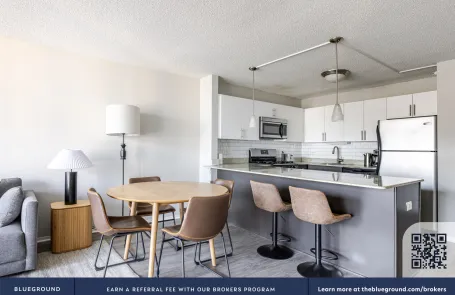 2 Bedroom West Loop Apartment