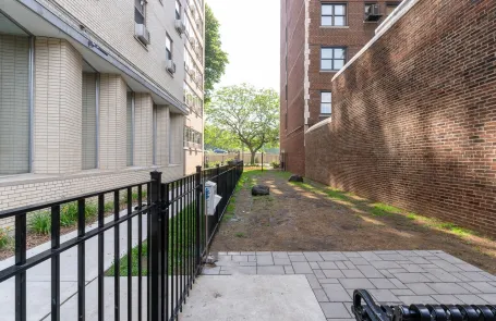 2 Bedroom Lakeview Apartment