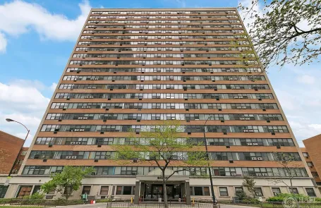 1 Bedroom Edgewater Apartment