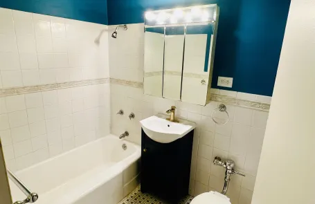 1 Bedroom Edgewater Apartment