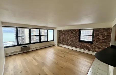 1 Bedroom Edgewater Apartment