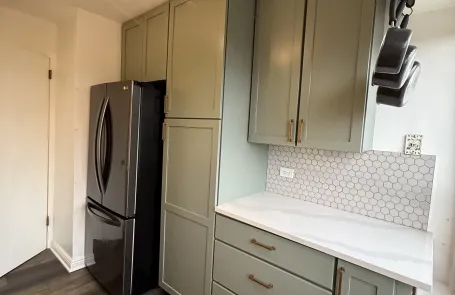 2 Bedroom Lakeview Apartment