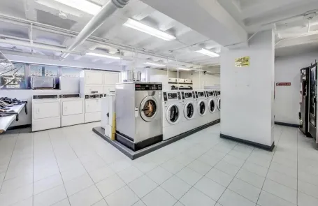 1 Bedroom Edgewater Apartment