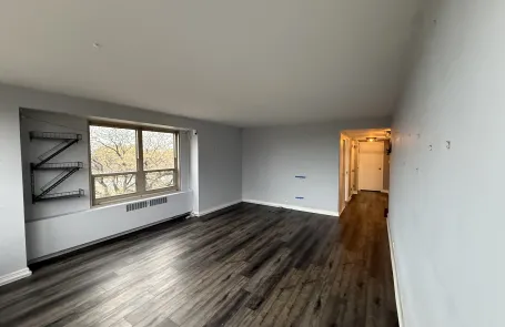 2 Bedroom Lakeview Apartment
