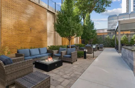 2 Bedroom Lakeview Apartment