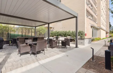 2 Bedroom Lakeview Apartment