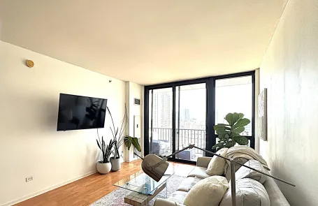 1 Bedroom West Loop Condo