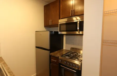 Studio Uptown Apartment