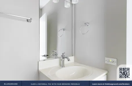 1 Bedroom Lakeview Apartment