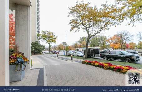 1 Bedroom Lakeview Apartment