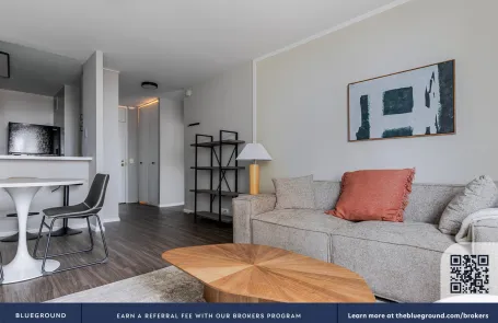 1 Bedroom Lakeview Apartment