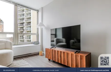1 Bedroom Lakeview Apartment