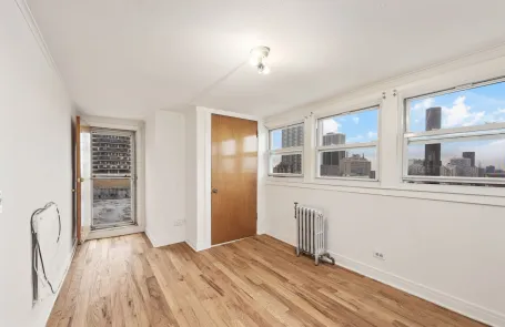 3 Bedroom Edgewater Apartment