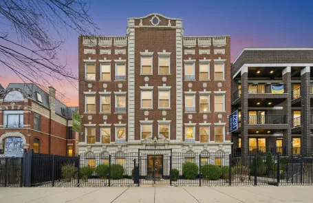 Studio Humboldt Park Apartment