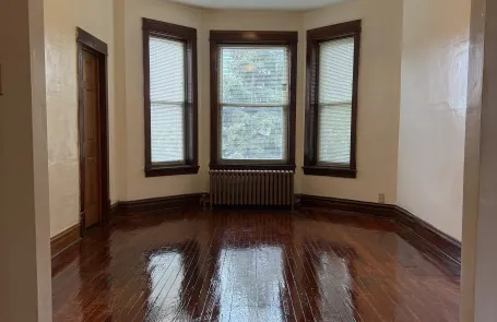 3 Bedroom Andersonville Apartment