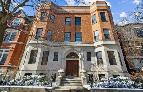 2 Bedroom Lincoln Park Apartment