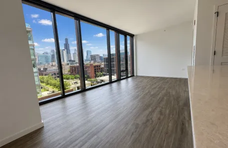 Studio West Loop Apartment