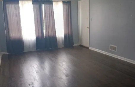 2 Bedroom Garfield Ridge Apartment