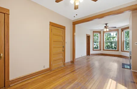 3 Bedroom Lakeview Apartment
