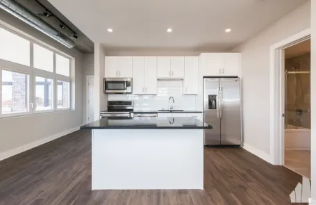 1 Bedroom Lakeview Apartment