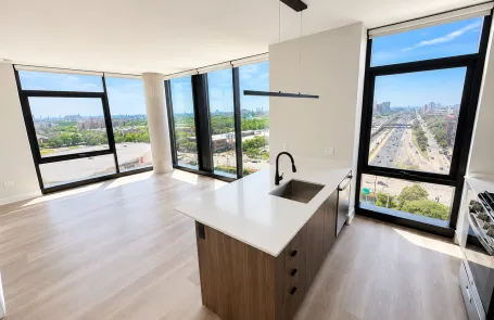 1 Bedroom West Loop Apartment