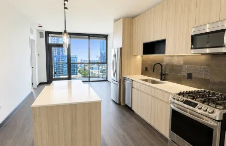 1 Bedroom West Loop Apartment