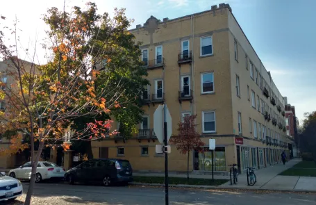 Studio Rogers Park Apartment