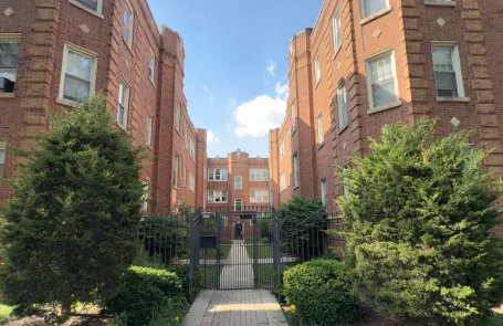 1 Bedroom Belmont Cragin Apartment