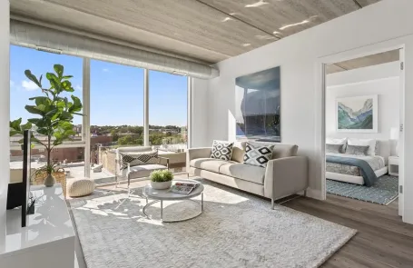 2 Bedroom Lakeview Apartment