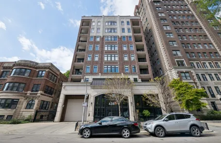 2 Bedroom Lakeview Apartment