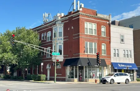 2 Bedroom Lakeview Apartment