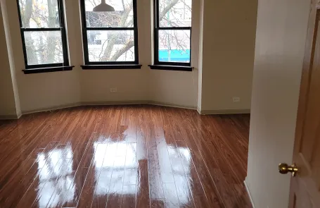 2 Bedroom Lakeview Apartment