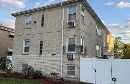 2 Bedroom Norwood Park Apartment