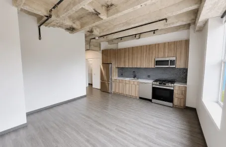 Studio Near West Side Apartment