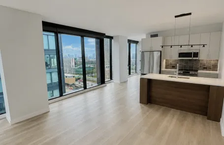 2 Bedroom West Loop Apartment