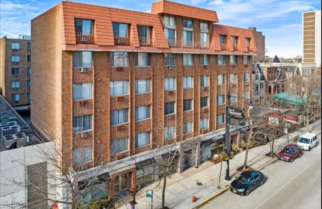 Studio Lincoln Park Apartment