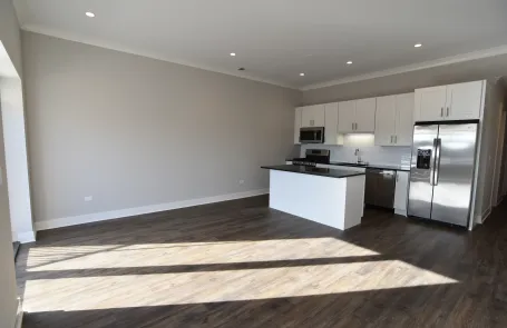 1 Bedroom Lakeview Apartment