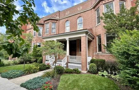 2 Bedroom Ravenswood Apartment