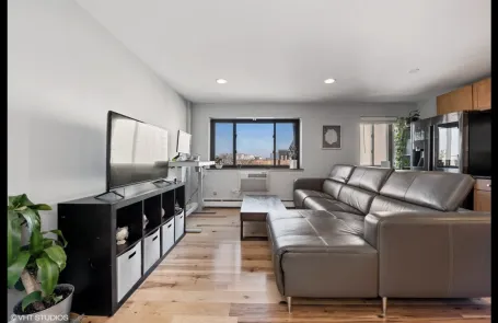 2 Bedroom Lincoln Park Condo