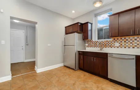 3 Bedroom Woodlawn Apartment