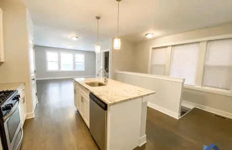 3 Bedroom Andersonville Apartment