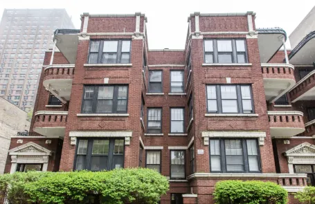 1 Bedroom Lakeview Apartment