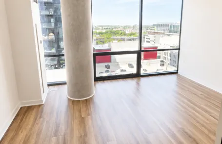 1 Bedroom Lincoln Park Apartment