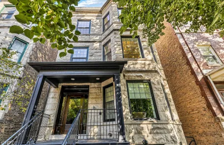 2 Bedroom Lakeview Apartment